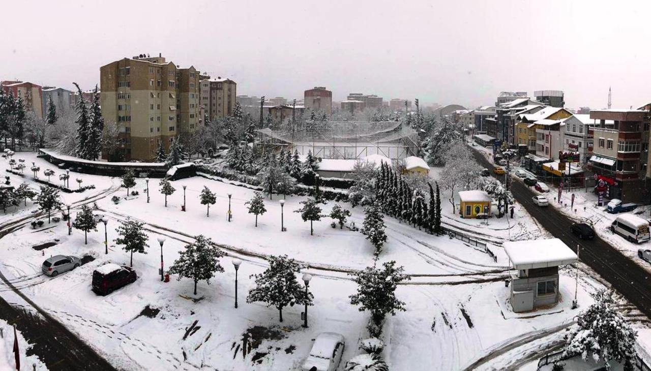 Готель Ramada Plaza By Wyndham Izmit Коджаелі Екстер'єр фото View of the town in winter