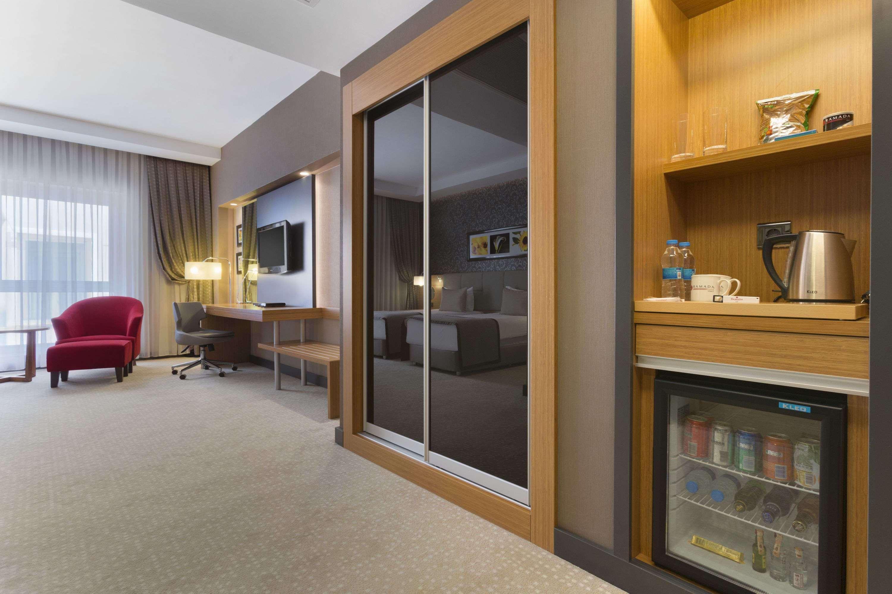 Готель Ramada Plaza By Wyndham Izmit Коджаелі Екстер'єр фото A room at the hotel