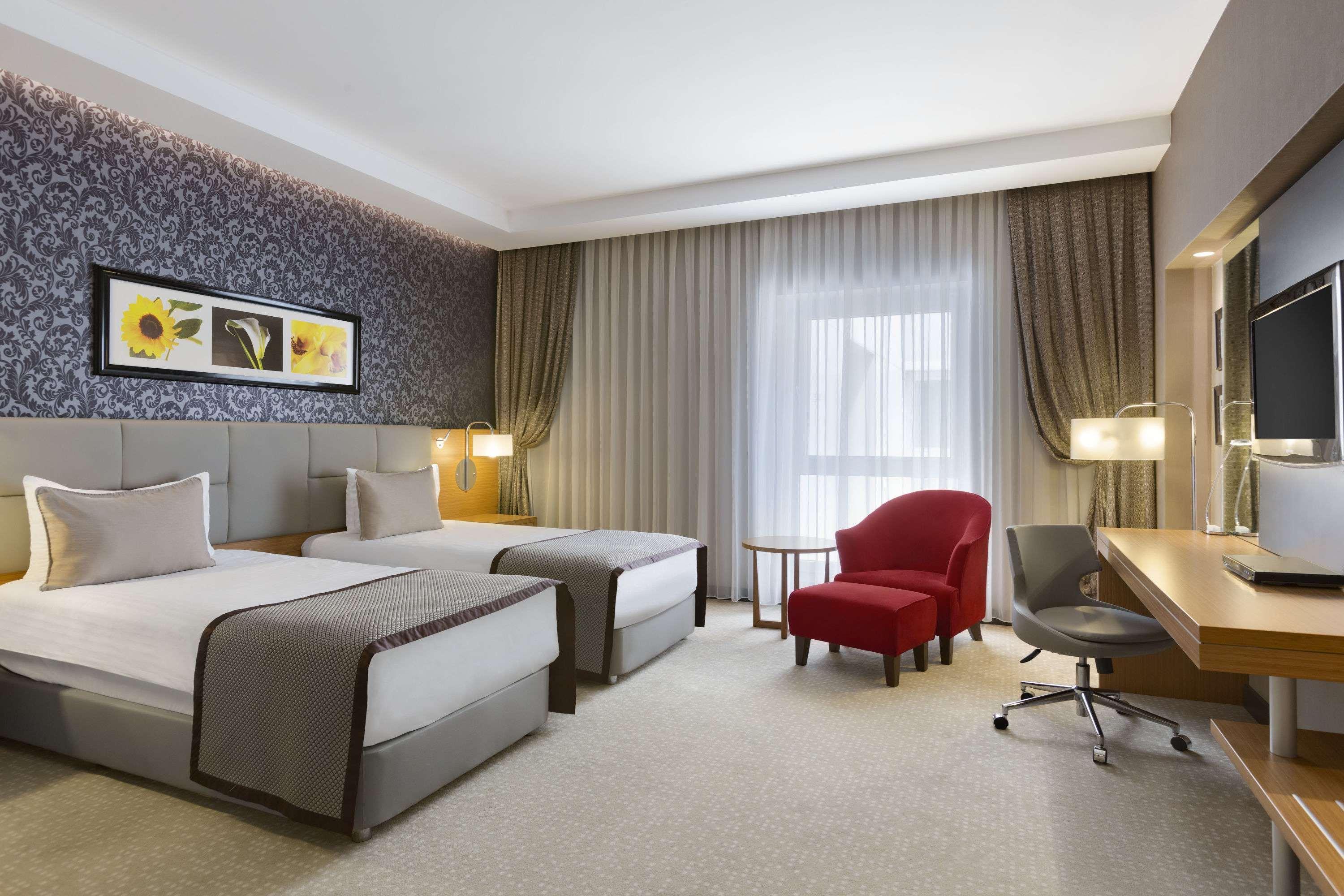 Готель Ramada Plaza By Wyndham Izmit Коджаелі Екстер'єр фото A room at the hotel