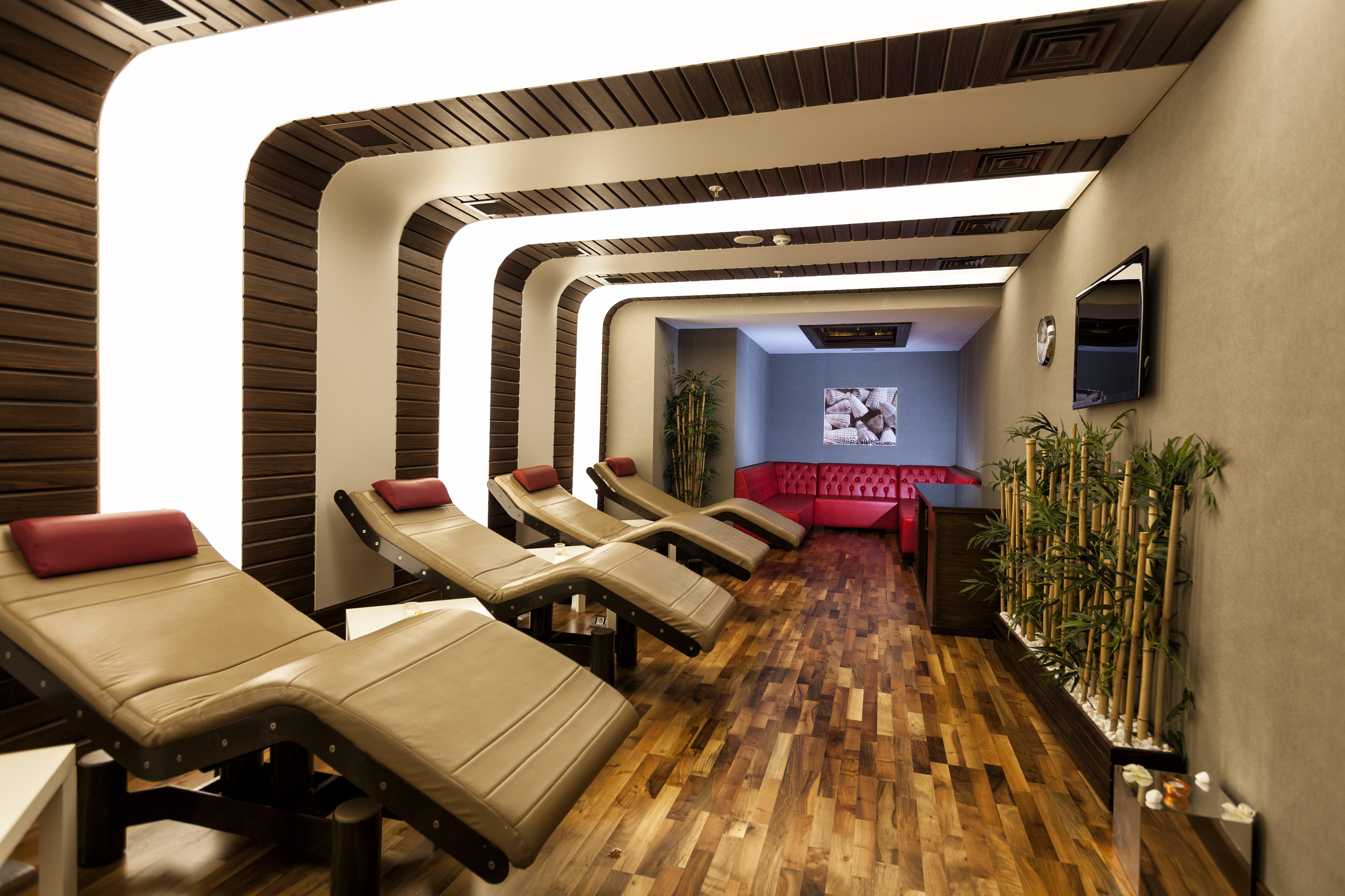 Готель Ramada Plaza By Wyndham Izmit Коджаелі Екстер'єр фото A foot massage parlor in Seoul, South Korea