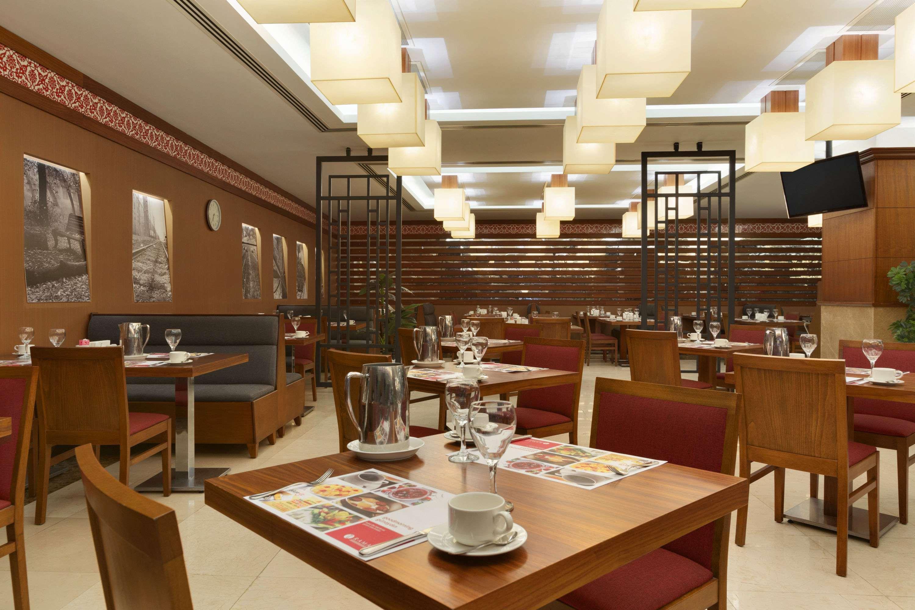 Готель Ramada Plaza By Wyndham Izmit Коджаелі Екстер'єр фото Interior of a typical restaurant