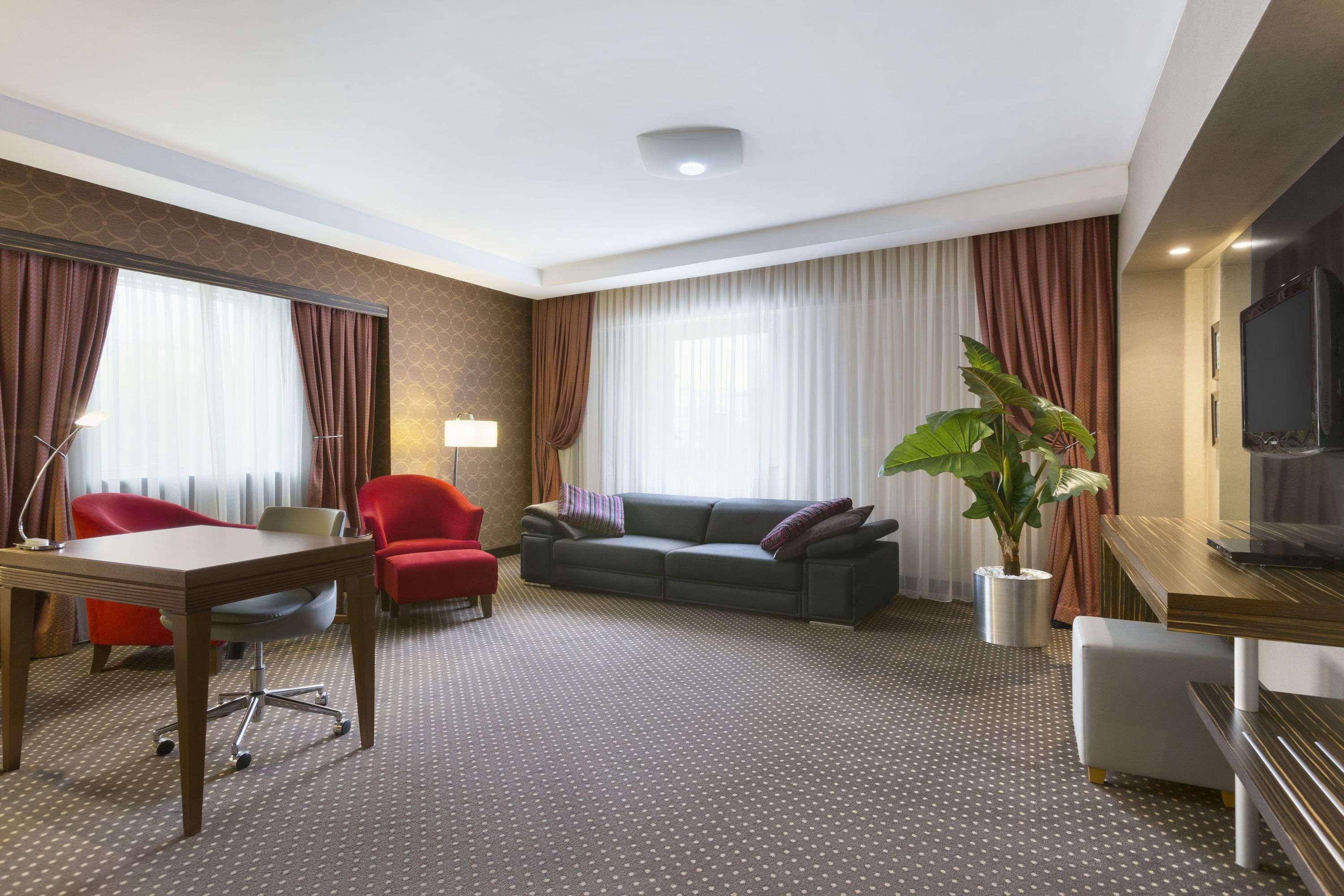 Готель Ramada Plaza By Wyndham Izmit Коджаелі Екстер'єр фото Suite