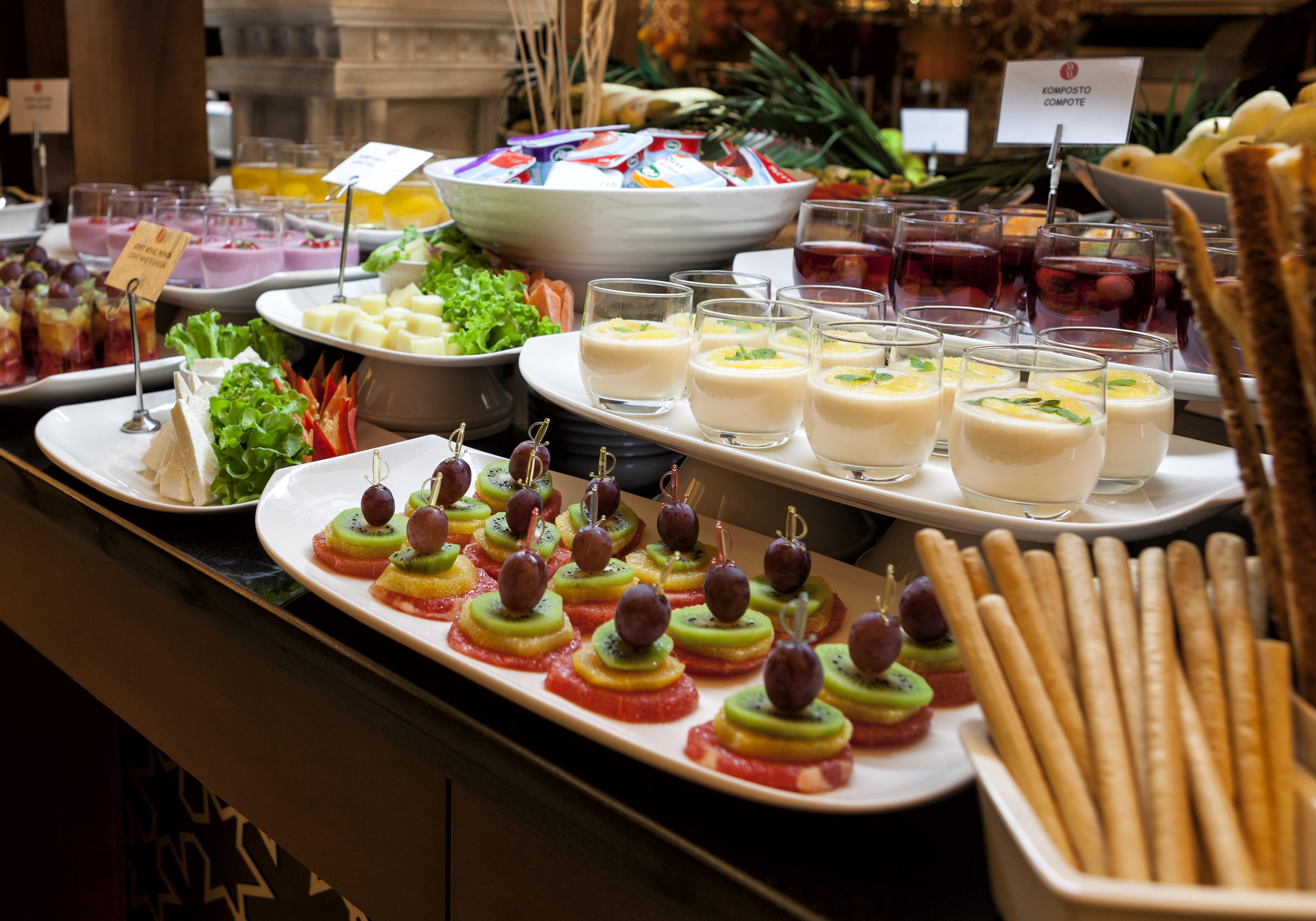 Готель Ramada Plaza By Wyndham Izmit Коджаелі Екстер'єр фото A buffet at a hotel