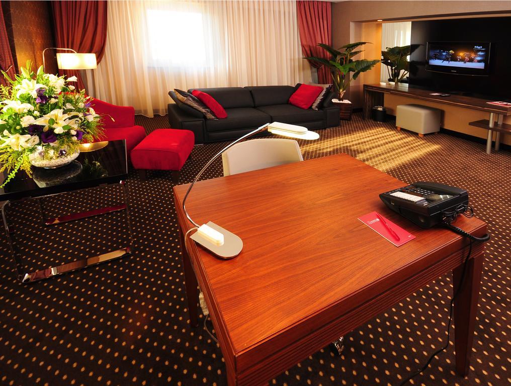 Готель Ramada Plaza By Wyndham Izmit Коджаелі Екстер'єр фото Suite