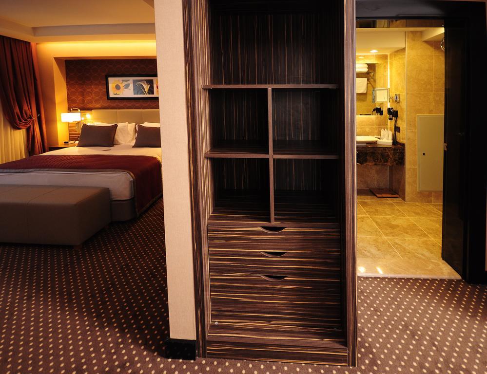 Готель Ramada Plaza By Wyndham Izmit Коджаелі Екстер'єр фото A room at the hotel