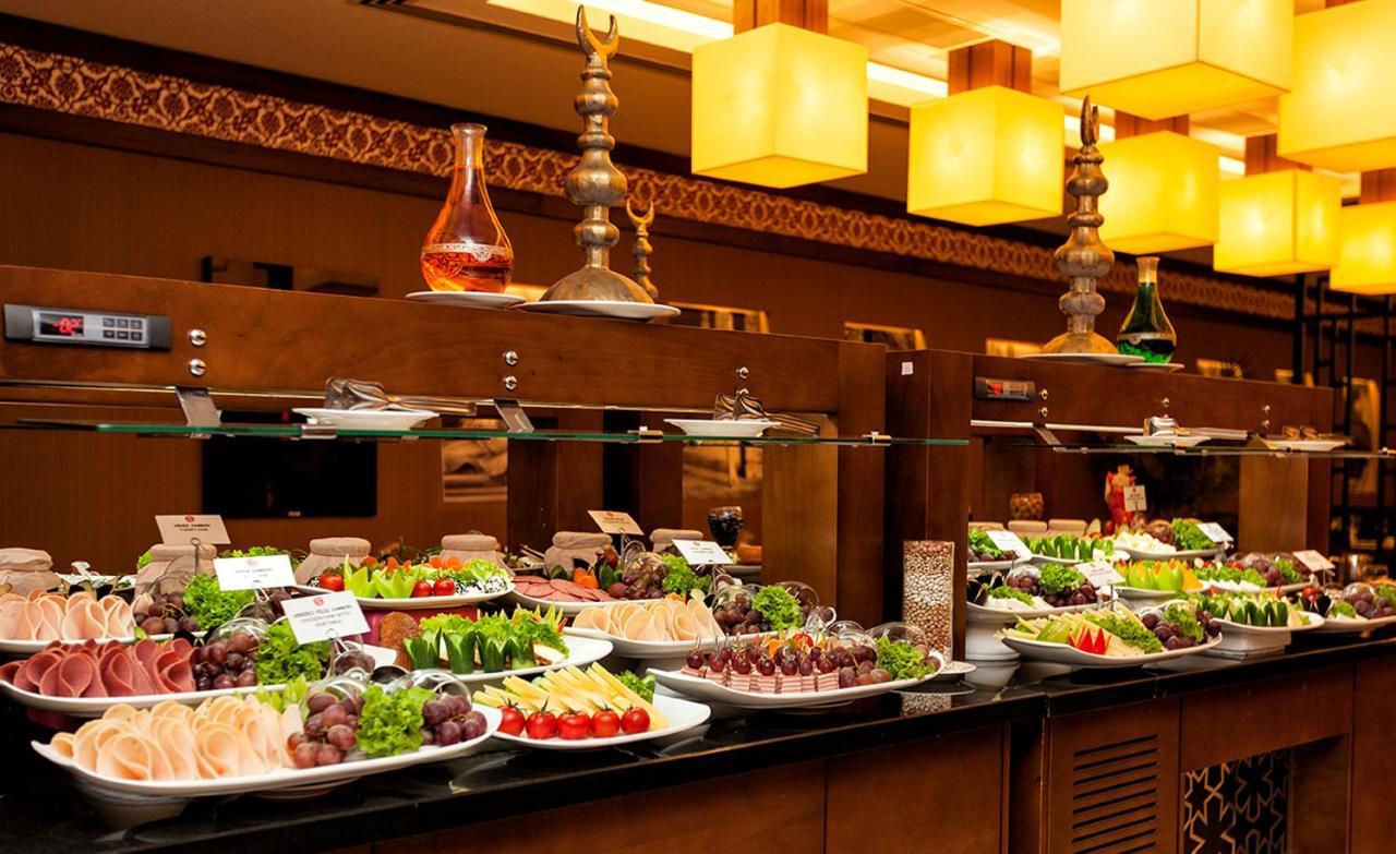 Готель Ramada Plaza By Wyndham Izmit Коджаелі Екстер'єр фото A buffet at a hotel